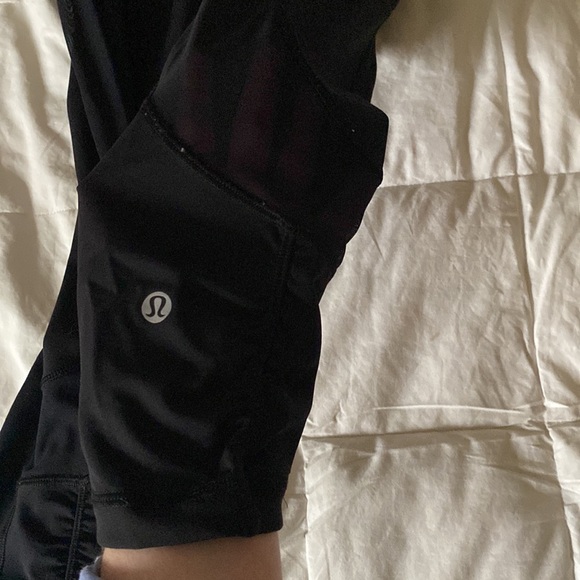 LuluLemon cropped leggings. Size 6. - Picture 3 of 4